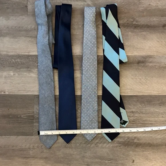 Elegant Men's Tie Set - Gray, Navy, and Striped - Picture 7 of 7